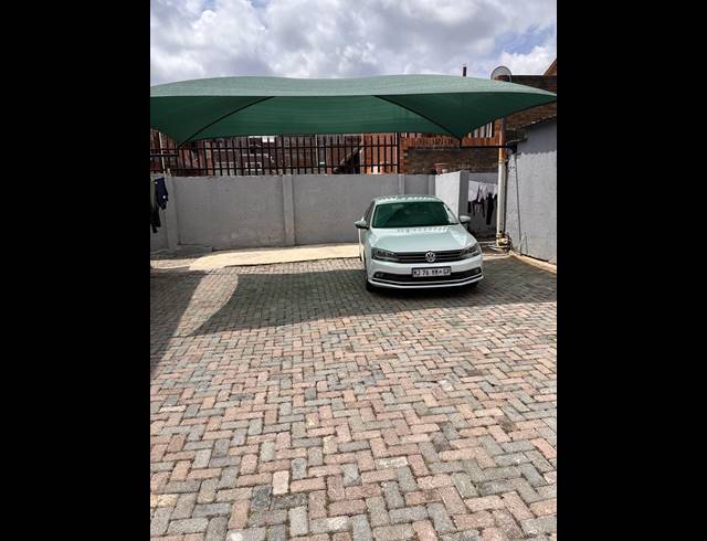 2 BEDROOM APARTMENT FOR SALE IN FLORIDA LAKE